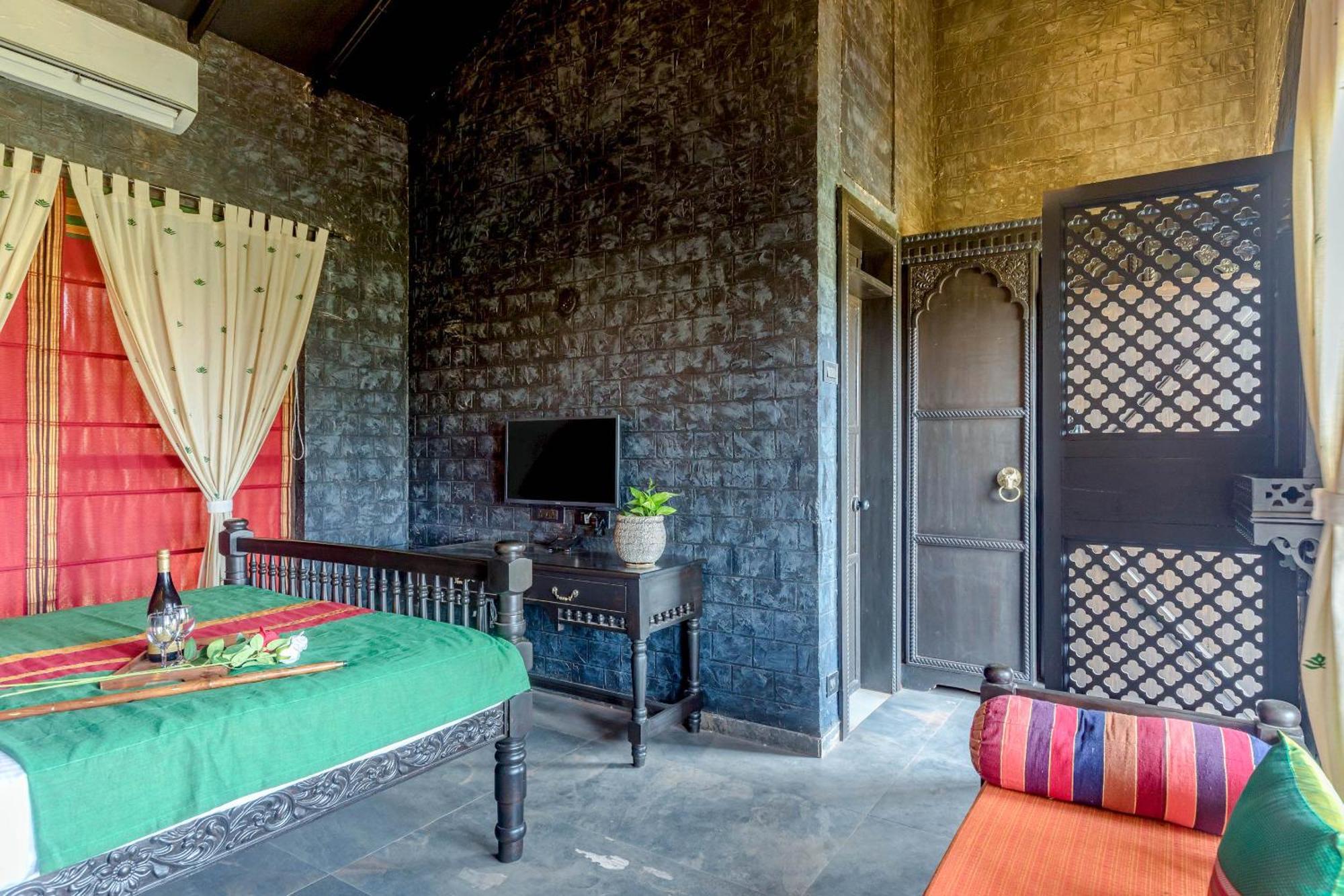 Dio Regaalo Theme Resort, Ratnāgiri 外观 照片